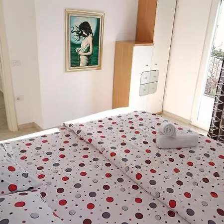 アパート I Ii ティラナ