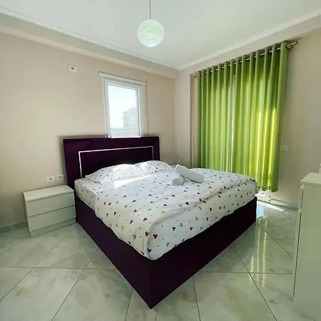 Διαμέρισμα I Ii *